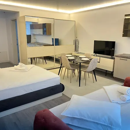 White Titanic Luxury Sea View &