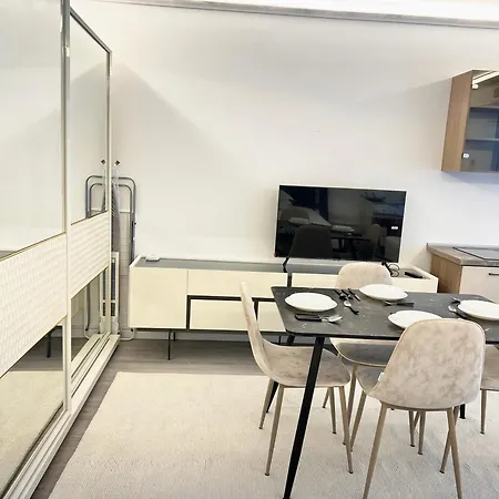 Apartment White Titanic Luxury Sea View & Navodari