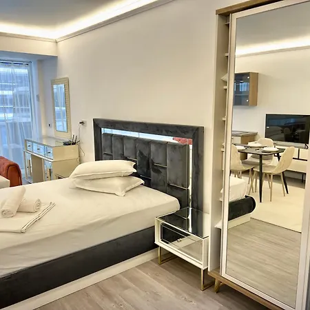 White Titanic Luxury Sea View & * Navodari