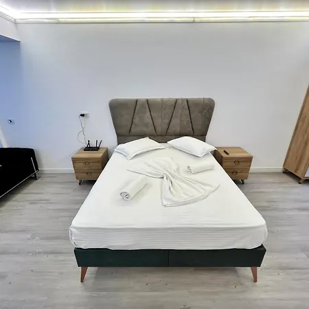 White Titanic Luxury Sea View & *