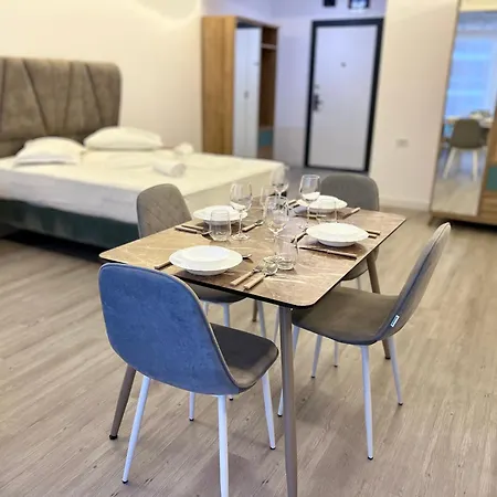 White Titanic Luxury Sea View & Apartment *