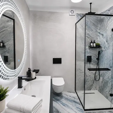 White Titanic Luxury Sea View & Appartement *