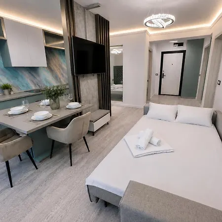 White Titanic Luxury Sea View & Appartement Năvodari