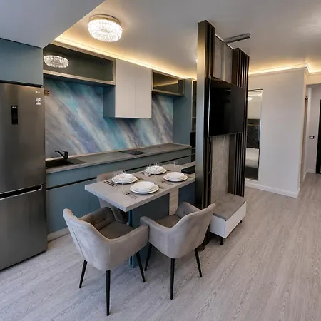 White Titanic Luxury Sea View & Appartement