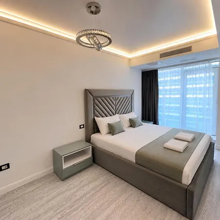 White Titanic Luxury Sea View & * Năvodari