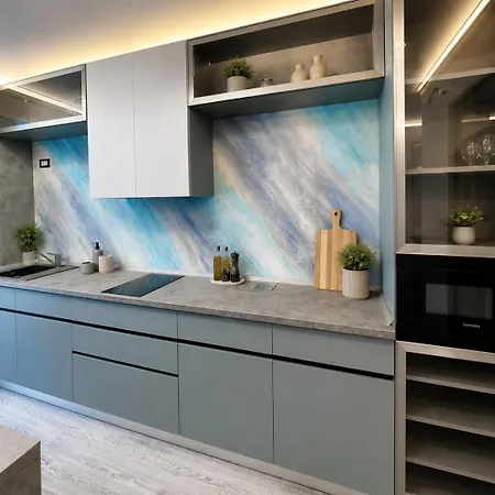 White Titanic Luxury Sea View & Appartement