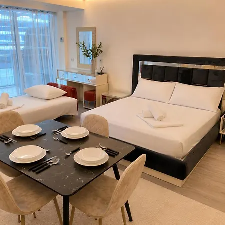 White Titanic Luxury Sea View & Appartement Năvodari