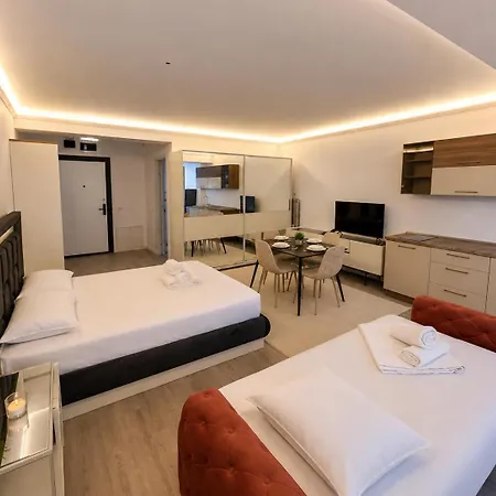 White Titanic Luxury Sea View & * Năvodari