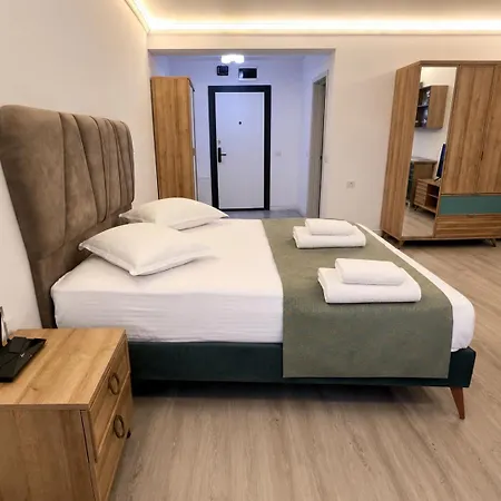 White Titanic Luxury Sea View & Appartement