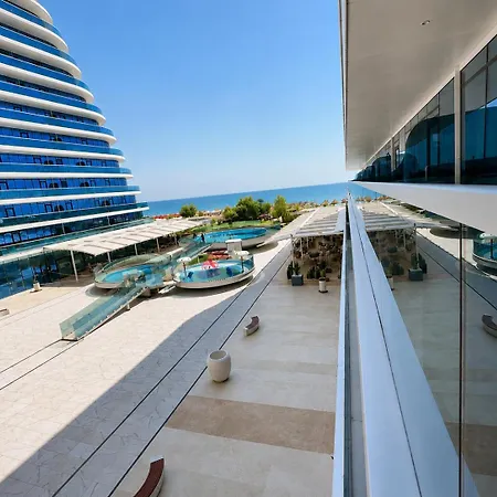 White Titanic Luxury Sea View & Appartement *