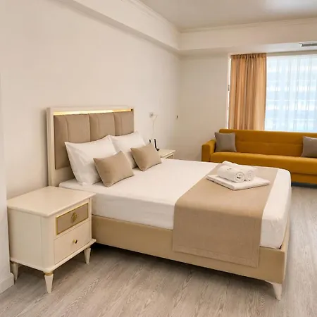 White Titanic Luxury Sea View &