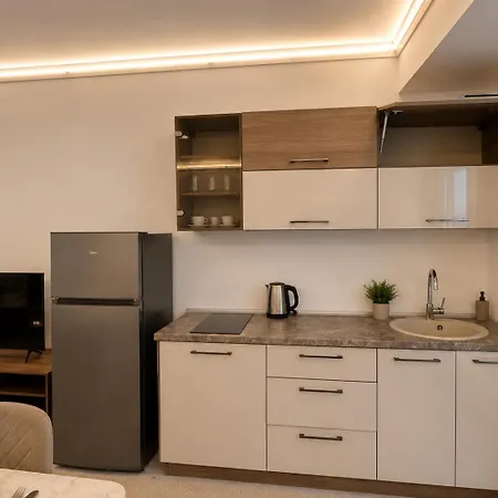White Titanic Luxury Sea View & Appartement